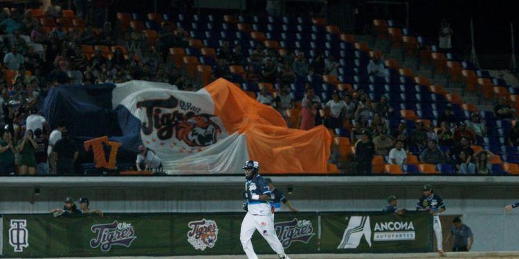 Viniendo de atrás, Tigres supera 4-3 a Piratas e iguala la serie