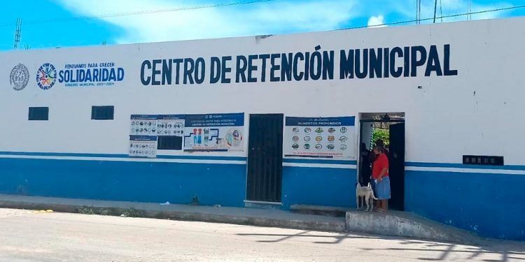 Reo de 23 años se ahorca en penal de Playa del Carmen