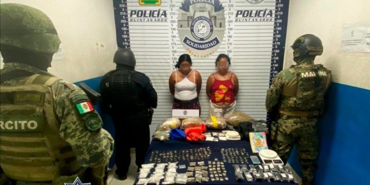 Detenidas dos mujeres con droga y una réplica de arma de fuego