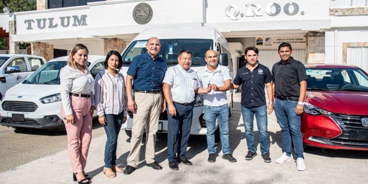REFUERZAN PARQUE VEHICULAR: Entrega gobierno de Marciano Dzul 13 nuevos vehículos a las direcciones municipales