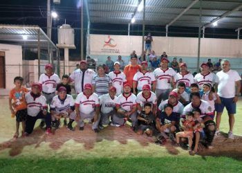 Comunicadores venció a Confiteros y jugará la final del softbol capitalino