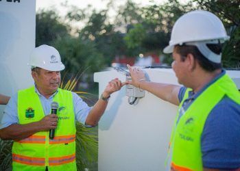 Entrega Marciano Dzul nueva iluminación de la Unidad Deportiva Tulum