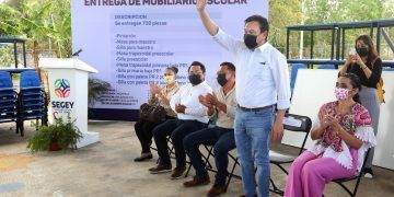 Entregan mobiliario a 10 escuelas de nivel básico de Chichimilá