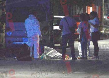 Una mujer recibe siete disparos de arma de fuego afuera de la casa de su mamá en Cancún