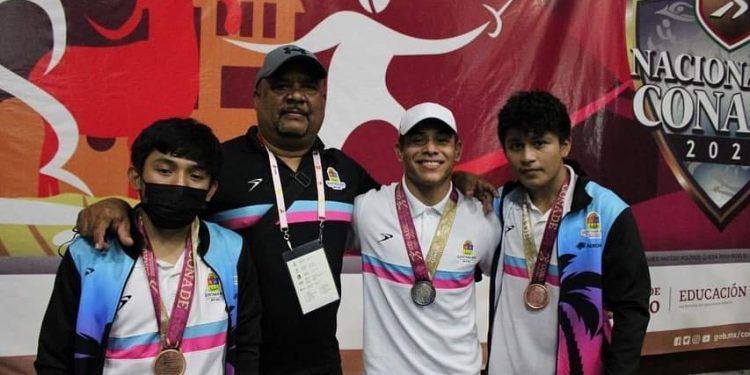 Quintana Roo consigue Plata y doble Bronce en Lucha Asociadas
