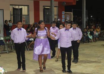 Afloran los sentimientos en los planteles educativos ante los festivales de fin de curso