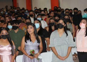 Egresan 214 alumnos del CBTA 87
