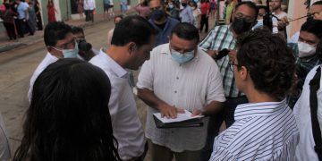 Maestros se manifiestan en las instalaciones de la Secretaría de Educación de Yucatán