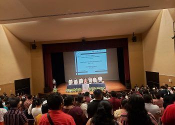 Discusión por diferencias estuvo a punto de manchar la graduación de alumnos de la escuela Normal