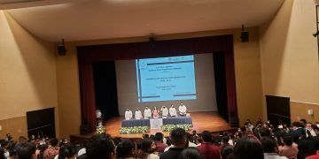 Discusión por diferencias estuvo a punto de manchar la graduación de alumnos de la escuela Normal
