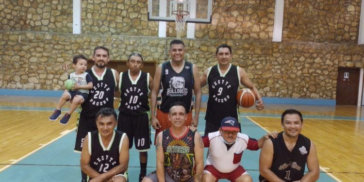 Campeón de basquetbol de veteranos realiza alineación indebida y pierde el invicto