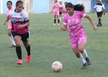 Leonas y Titanes encabezan la Liga de futbol femenil “Janet 55”