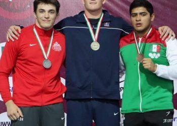 Chetumaleño Adrián Zapata Jacobo en el podio con medalla de bronce en Campeonato Panamericano