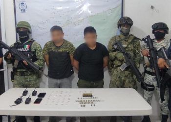 Dos narcomenudistas detenidos con armamento en Tulum