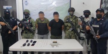 Dos narcomenudistas detenidos con armamento en Tulum
