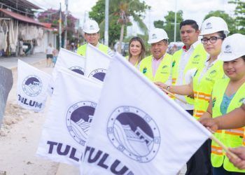 Marciano Dzul da banderazo a transformación de la avenida Tulum