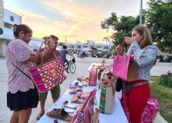 Mujeres emprendedoras exponen sus productos en Tulum