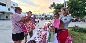 Mujeres emprendedoras exponen sus productos en Tulum
