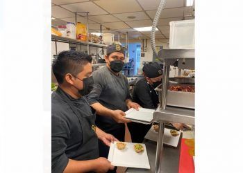 Restauranteros de Cancún proponen contratar personal centroamericano para enfrentar déficit de empleos