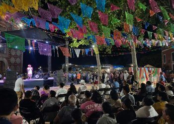 Ruperta Pérez Sosa suelta las risas y carcajadas en la Feria Tradicional de Uayma