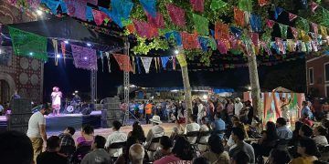 Ruperta Pérez Sosa suelta las risas y carcajadas en la Feria Tradicional de Uayma