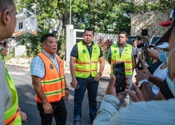 Supervisa Marciano Dzul pavimentación de la colonia “La Veleta” en Tulum