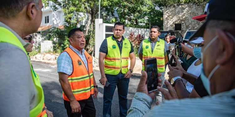 Supervisa Marciano Dzul pavimentación de la colonia “La Veleta” en Tulum