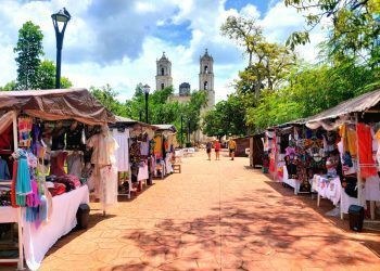 Artesanos de Valladolid y comisarías exponen y comercializan sus productos a través de Sinergia Social