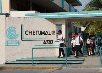 Denuncian padres de familia cobro de cuotas “voluntarias” en escuelas públicas