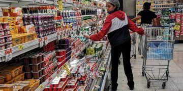 Caen los principales indicadores económicos, el consumo interno y la inversión
