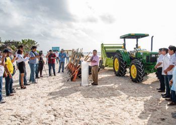 Entrega Marciano Dzul nueva maquinaria y equipo para limpieza de playas de Tulum