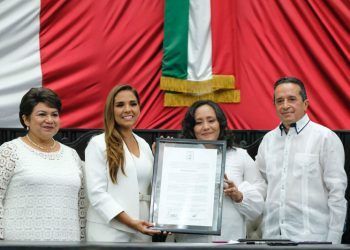 Entrega XVI legislatura bando solemne como gobernadora electa a Mara Lezama