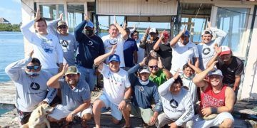 “Tiburoneros” de Isla Mujeres rehabilitan población de escualos relegando artes de pesca