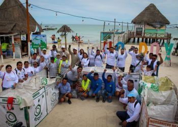 Fundación de Holbox se entregan tambos y contenedores para los residuos de la Isla