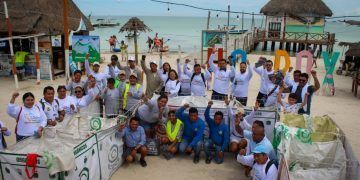 Fundación de Holbox se entregan tambos y contenedores para los residuos de la Isla