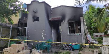 Después de una discusión, mujer incendia vivienda en Playa del Carmen