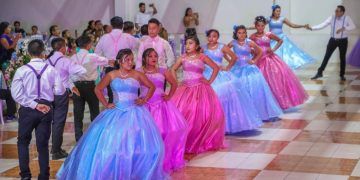 Celebran con regocijo a quinceañeras de Tulum