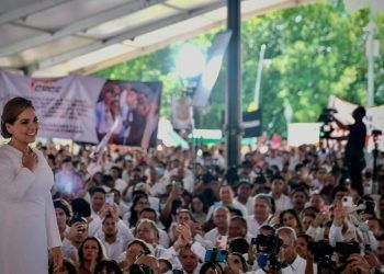 Mara Lezama manda a la calle a su gabinete