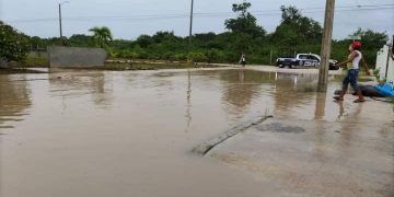 Onda tropical número 26, causa inundaciones en Chetumal