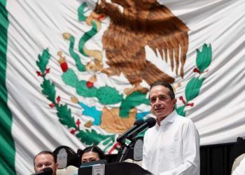Se va Carlos Joaquín sin cumplir obligaciones