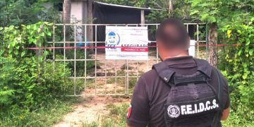 Asegura FGE Quintana Roo vehículos, cartuchos, chalecos y drogas durante cateo en Othón P. Blanco