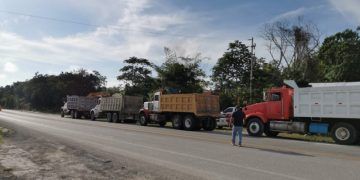 Denuncian volqueteros ser desplazados por empresa contratada por la SEDENA para los trabajos del tren maya