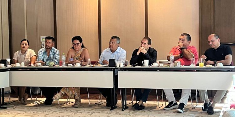 Se terminó el desorden en la costera de Tulum: Marciano Dzul y empresarios acuerdan cerrar barras a la media noche
