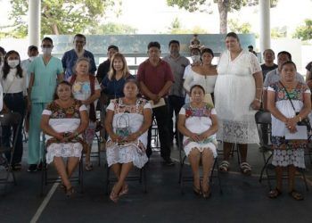 Ayuntamiento de Tulum entrega más de 400 lentes oftálmicos