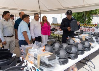 Tulum: Entrega Marciano Dzul nuevo equipamiento policíaco