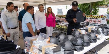 Tulum: Entrega Marciano Dzul nuevo equipamiento policíaco