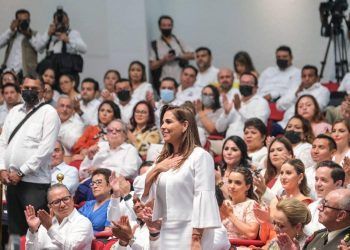 Asiste Mara Lezama a vi informe de gobierno del estado