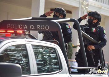 Policías tuvieron que comprar sus uniformes para el desfile