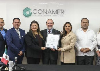 Recibe Mara Lezama certificado simplifica por trabajo en BJ