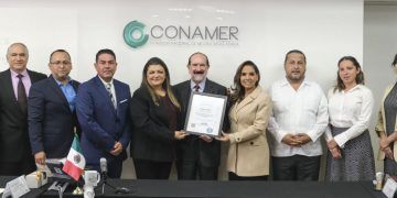 Recibe Mara Lezama certificado simplifica por trabajo en BJ